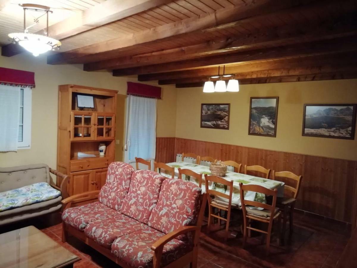 La Puente 10 De Gredos Holiday home Hoyos del Espino